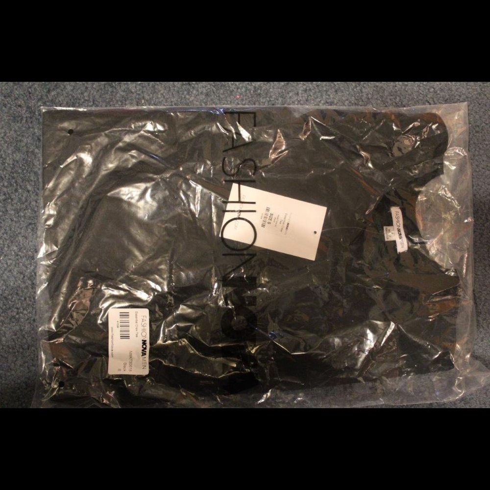 Black crew neck small